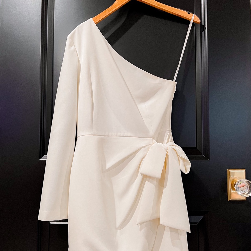 Gianni Bini White One Shoulder Long Sleeve Tie Side Asymmetrical Mini Dress